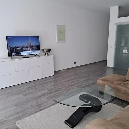 Ideal Fuer Singles Oder Paare Komplett Moebliert Einbaukueche 20 Qm Terrasse Апартаменты *